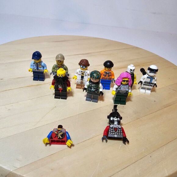 Lot Of 9 Mixed Lego Minifigures From Different Lego Sets + 2 Torsos - Picture 3 of 4